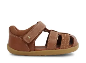BOBUX - STEP UP ROAM SANDAL: CARAMEL