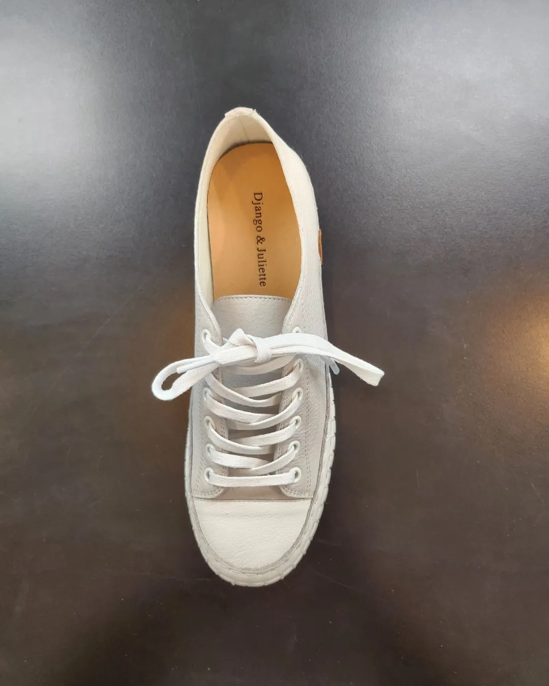 Django & juliette Baselo Leather Sneaker - White/Nougat