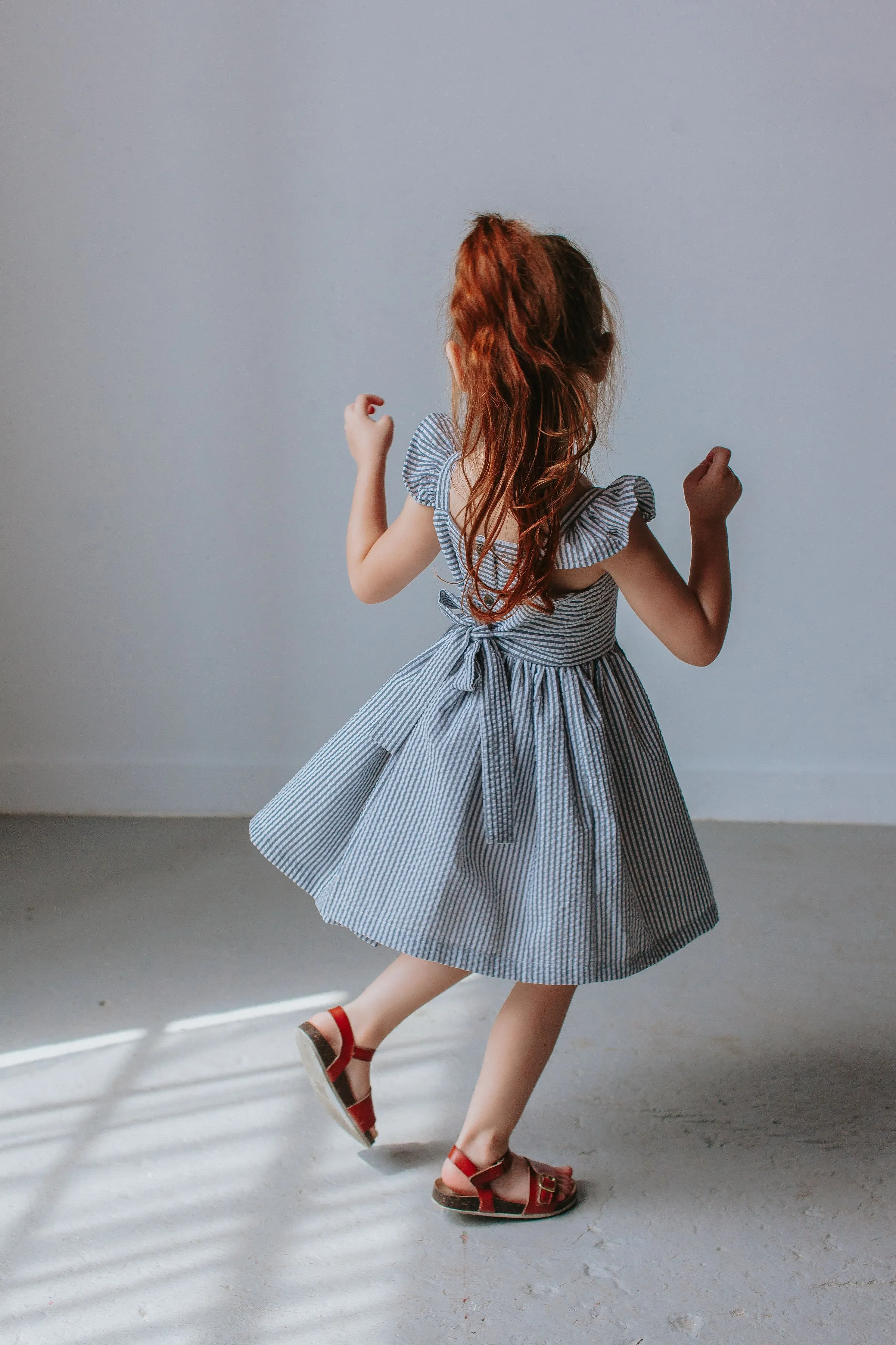 Girl’s Gray Flutter Sleeve Seersucker Dress